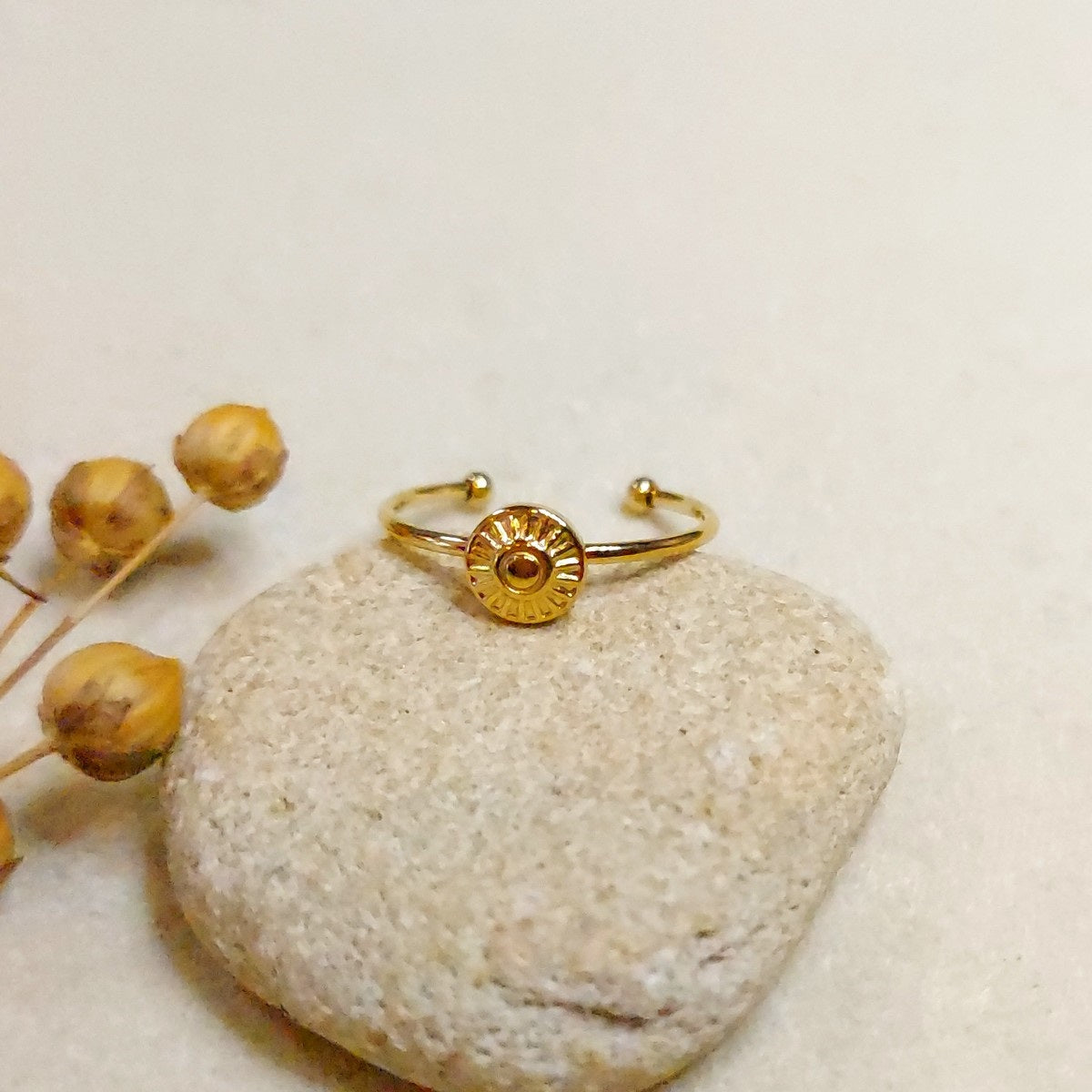 Bague réglable en acier doré et soleil