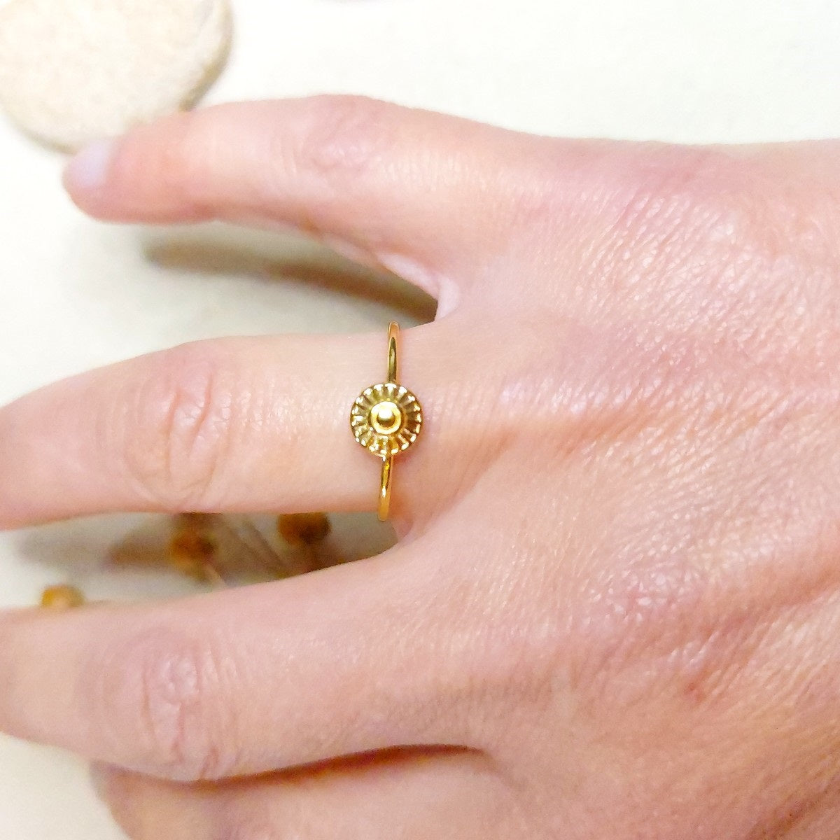 Bague réglable en acier doré et soleil