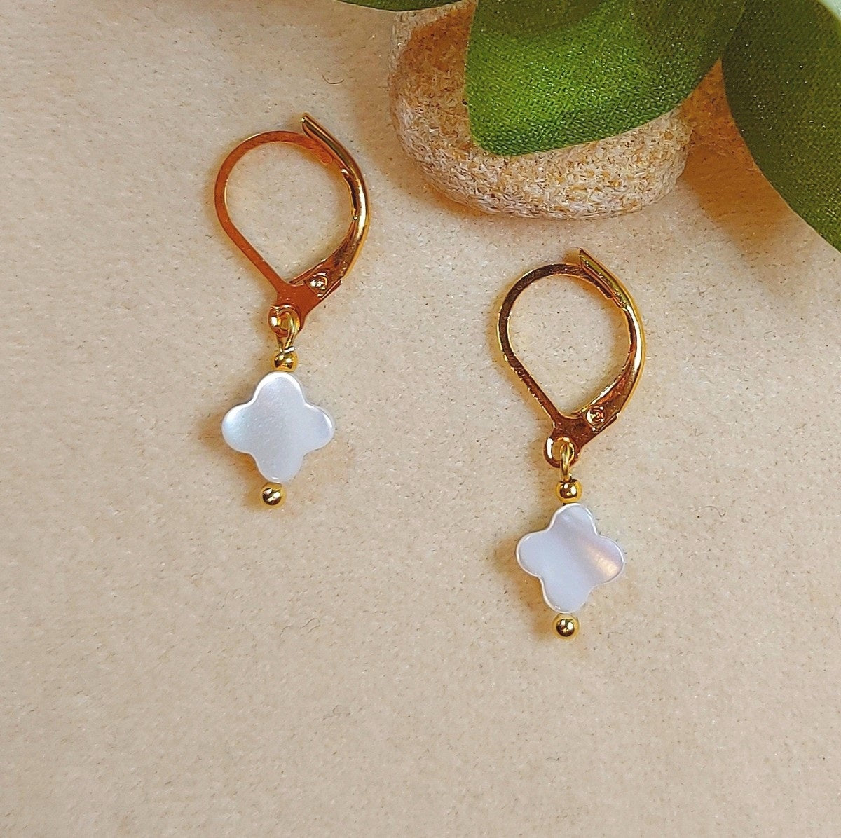 Boucles TREFLE Nacre naturelle